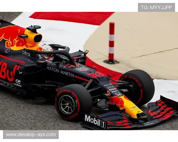 F1赛季再掀波澜车队策略与车手动向成焦点冠军争夺白热化引发热议 F1赛季再掀波澜车队策略与车手动向成焦点冠军争夺白热化引发热议