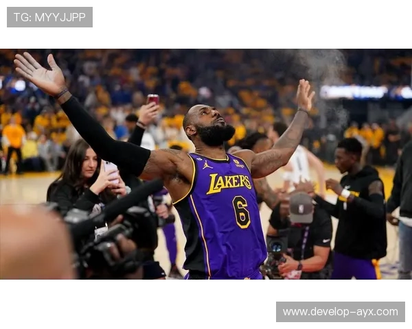 詹姆斯再度领衔湖人强势出击 目标锁定季后赛席位挑战强敌 詹姆斯再度领衔湖人强势出击 目标锁定季后赛席位挑战强敌